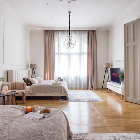 Timeless Elegant Apartment By Opera House Budapest Extérieur photo