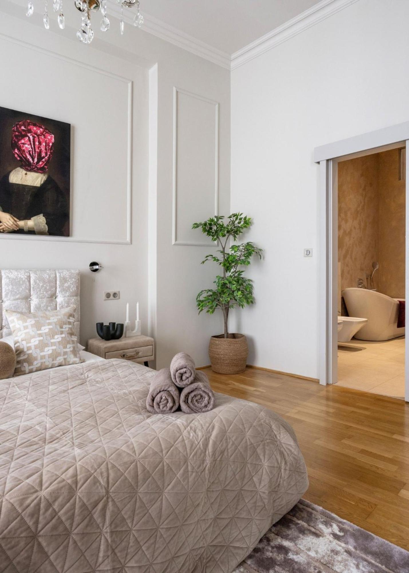 Timeless Elegant Apartment By Opera House Budapest Extérieur photo